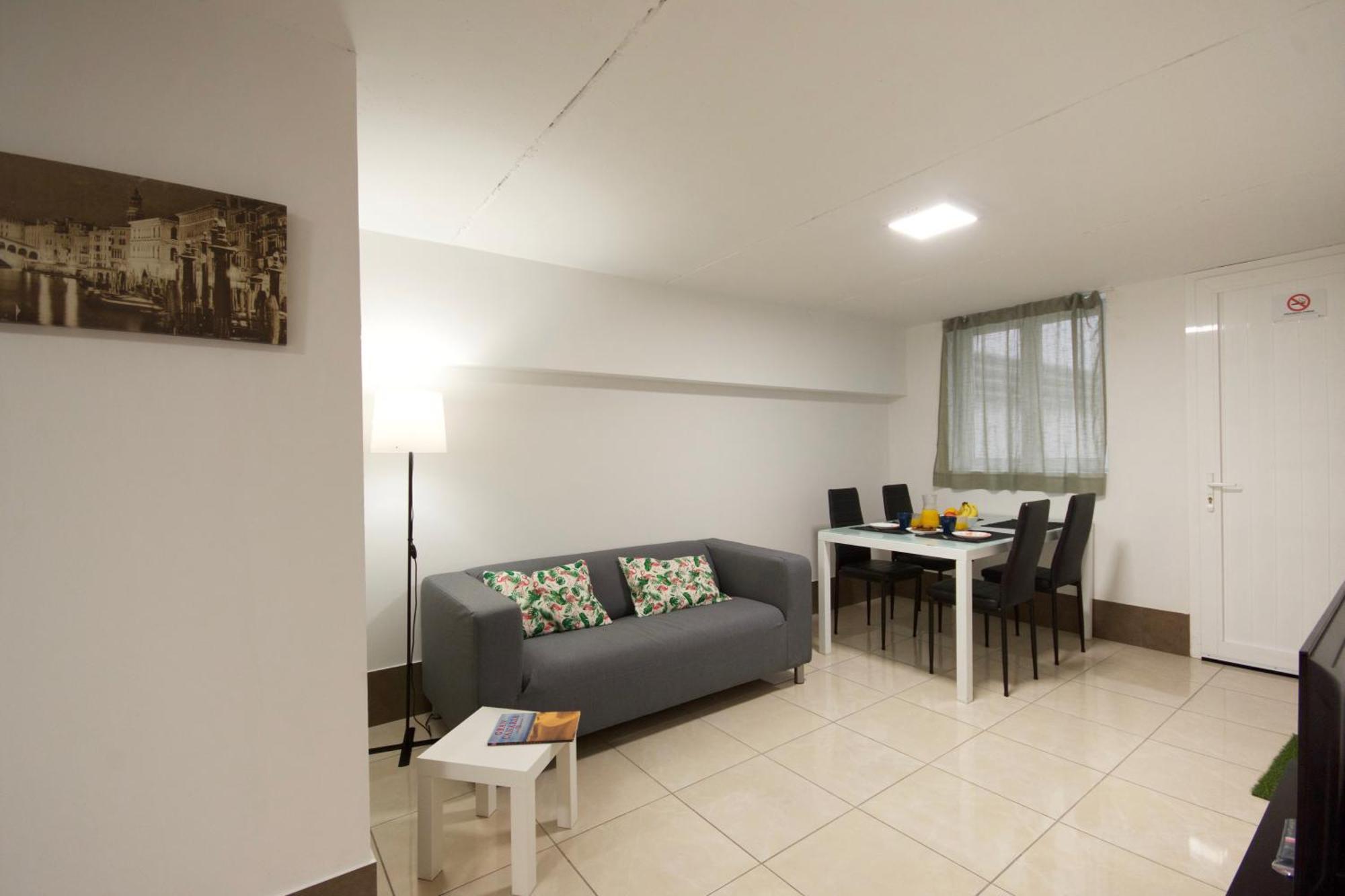 Apartamentos A 10 Minutos Del Aeropuerto Carrizal Екстериор снимка