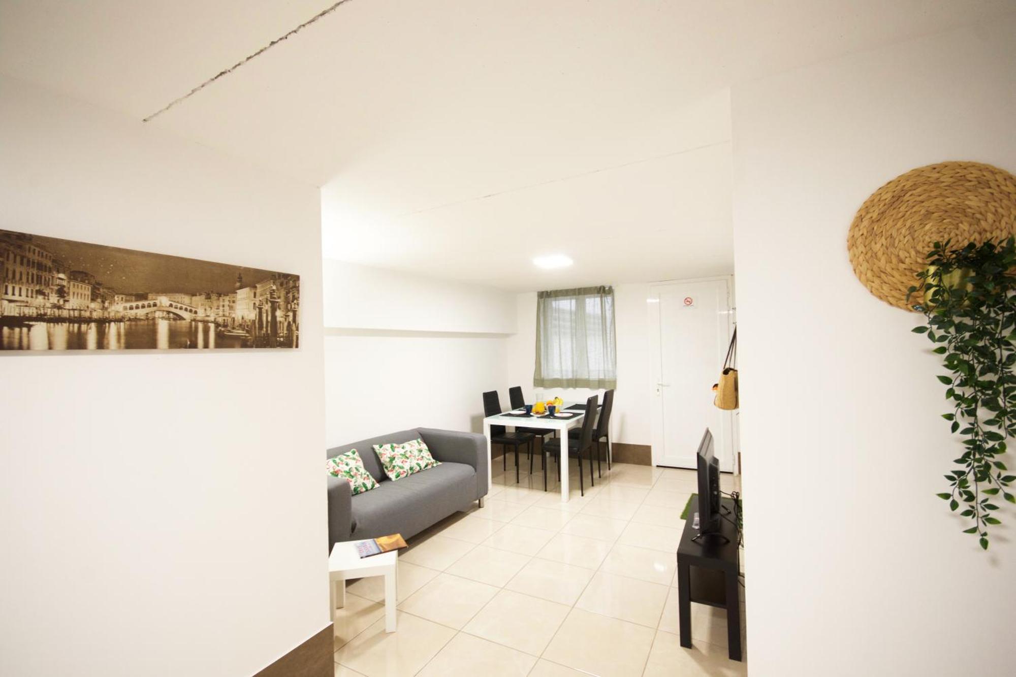 Apartamentos A 10 Minutos Del Aeropuerto Carrizal Екстериор снимка